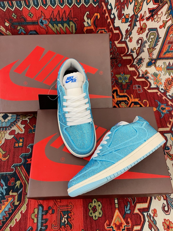 ナイキ靴正面デザイン